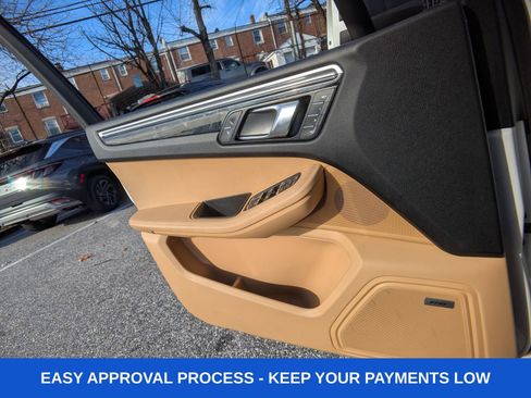 Used 2018 Porsche Macan image 32