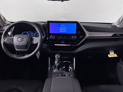 New 2026 Toyota Highlander Platinum AWD/4WD image 14