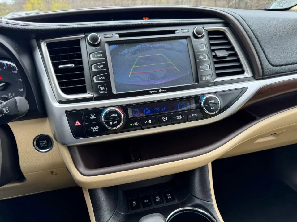 Used 2015 Toyota Highlander Limited Platinum AWD/4WD image 24