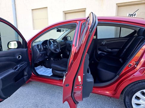 Used 2013 Nissan Versa SV image 22