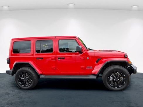 Used 2025 Jeep Wrangler Unlimited Sahara AWD/4WD image 8