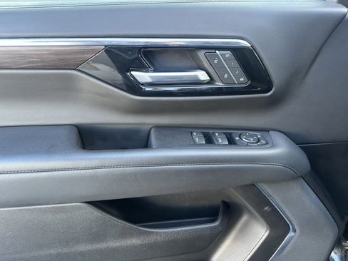 Certified 2025 Chevrolet Suburban Z71 image 3