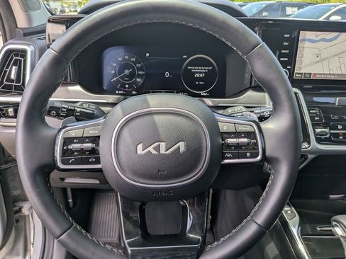Certified 2023 Kia Sorento SX AWD/4WD image 32