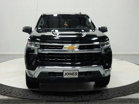 Used 2022 Chevrolet Silverado 1500 LT w/ Z71 Off-Road Package AWD/4WD image 3