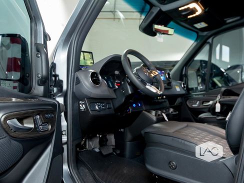 Used 2025 Mercedes-Benz Sprinter 3500 image 29