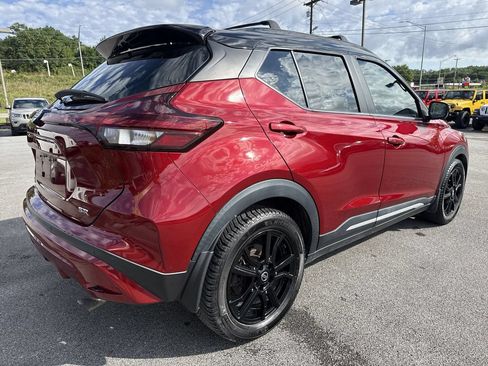 Used 2021 Nissan Kicks SR w/ Exterior Package FWD image 4