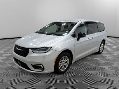 Used 2024 Chrysler Pacifica Touring-L
