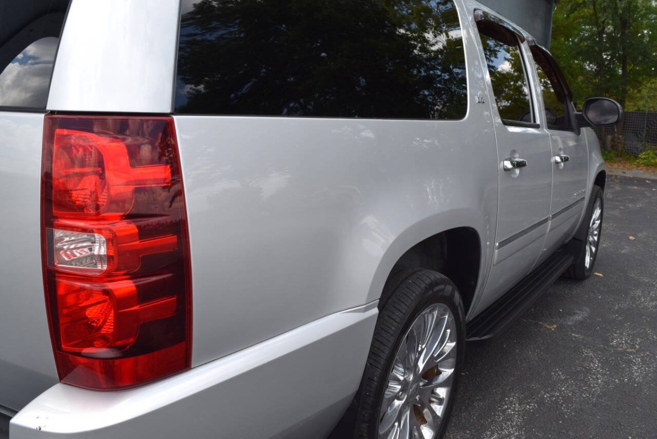 Used 2014 Chevrolet Suburban LTZ RWD image 17