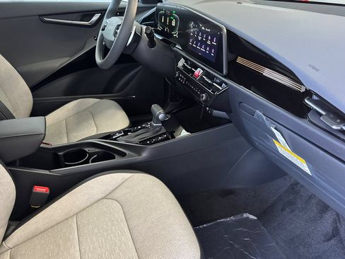 New 2026 Kia Niro FWD image 16