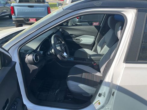 Used 2023 Nissan Kicks SR w/ SR Premium Package FWD image 12