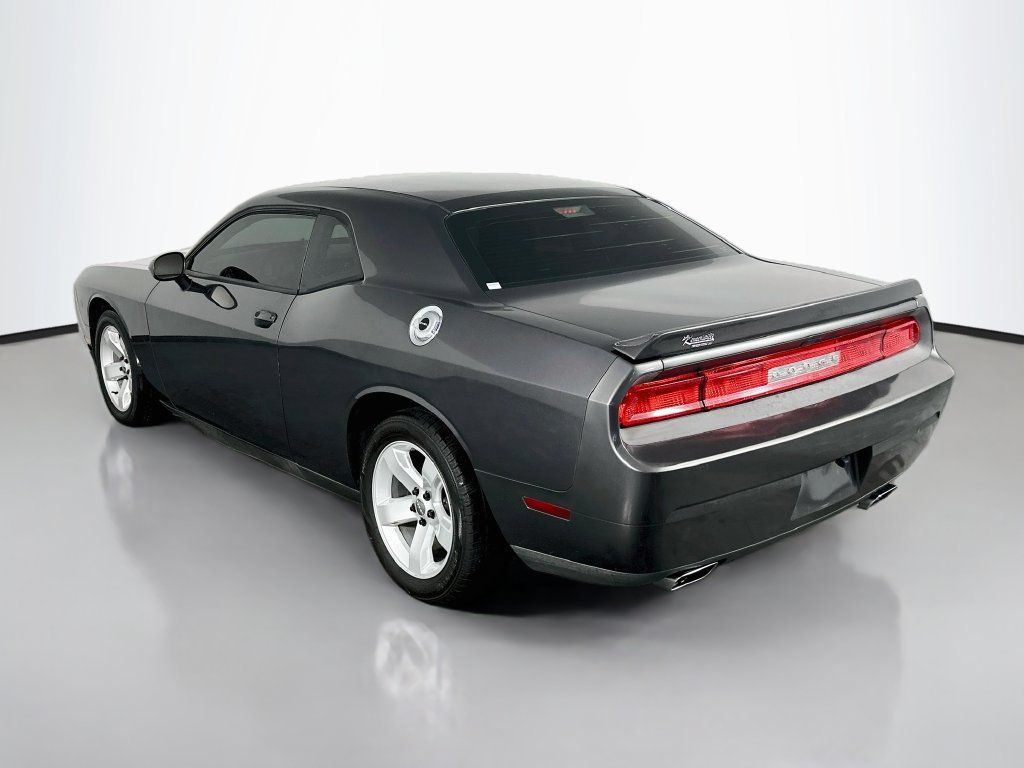 Used 2013 Dodge Challenger SXT RWD image 5
