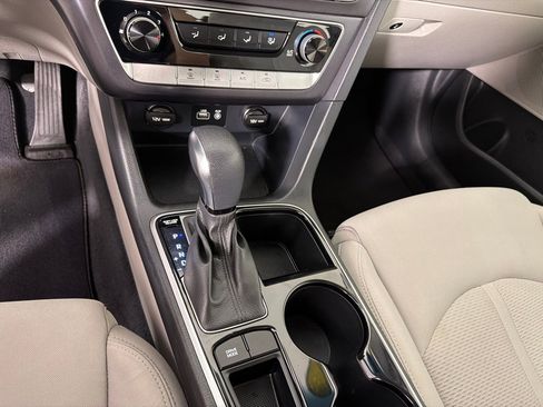Used 2018 Hyundai Sonata SE w/ Cargo Package image 16