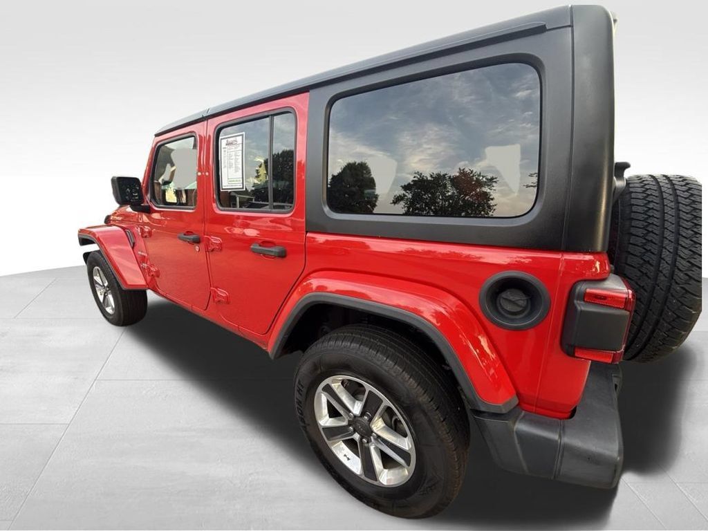 Used 2018 Jeep Wrangler Unlimited Sahara AWD/4WD image 3