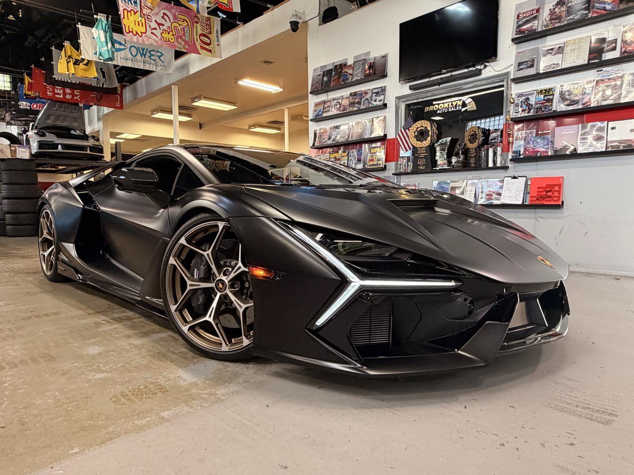 Used 2024 Lamborghini Revuelto AWD/4WD image 1
