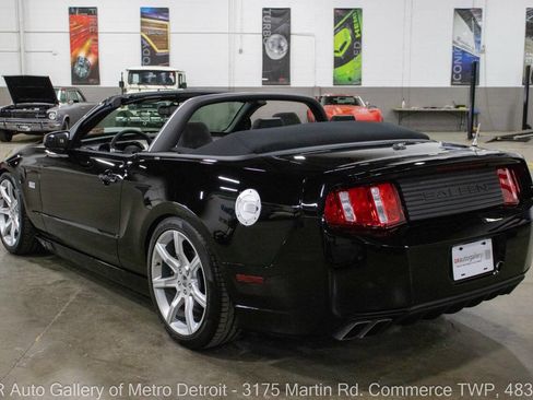 Used 2011 Ford Mustang GT Premium w/ Comfort Pkg RWD image 5