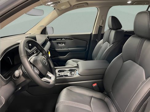 Used 2025 Honda Pilot Touring image 16