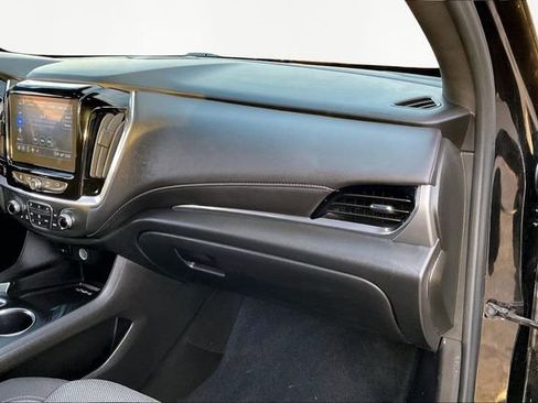 Used 2023 Chevrolet Traverse LT image 19