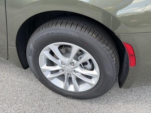 New 2027 Chrysler Pacifica Select FWD image 19