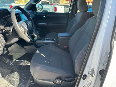 Used 2019 Toyota Tacoma TRD Off-Road image 8