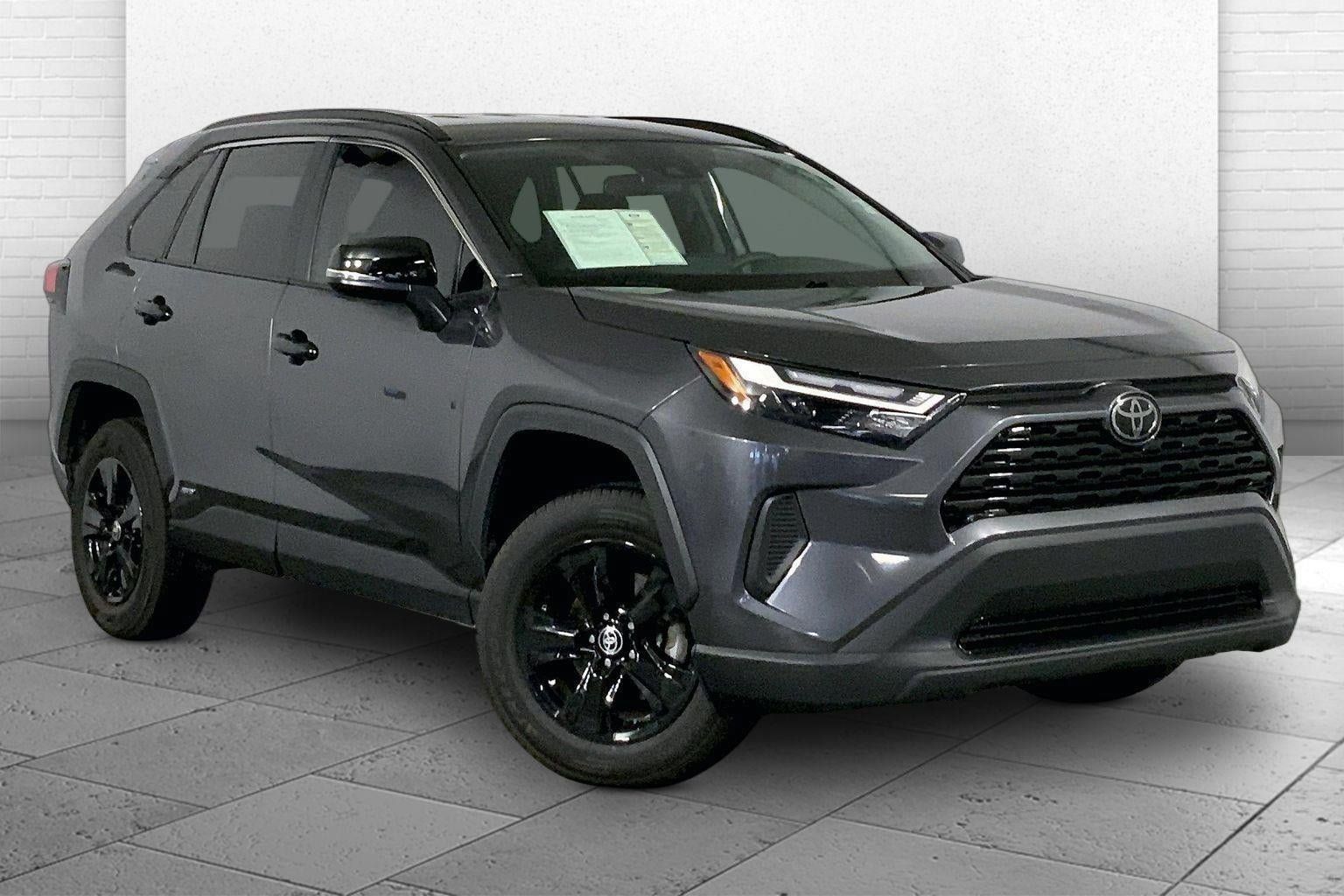 Used 2025 Toyota RAV4 LE AWD/4WD image 1