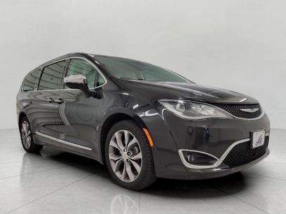 Used 2019 Chrysler Pacifica Limited w/ Tire & Wheel Group