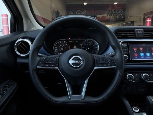 Used 2025 Nissan Versa SV FWD image 28