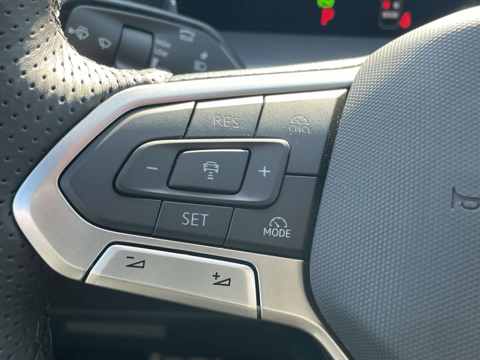 New 2026 Volkswagen Tiguan SE R-Line FWD image 23