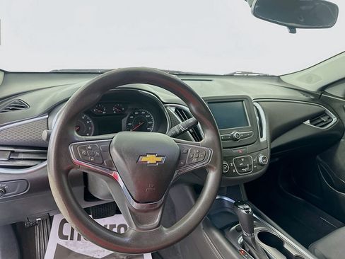 Used 2017 Chevrolet Malibu LT FWD image 9