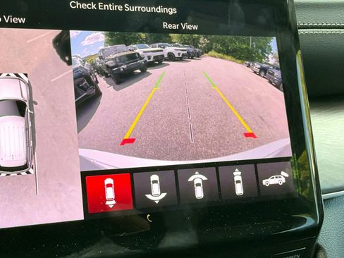 Used 2025 Jeep Grand Cherokee Limited w/ Luxury Tech Group II AWD/4WD image 20