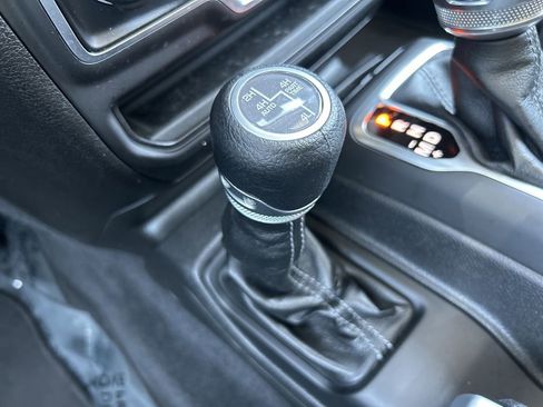 Used 2025 Jeep Wrangler Unlimited Sahara AWD/4WD image 20
