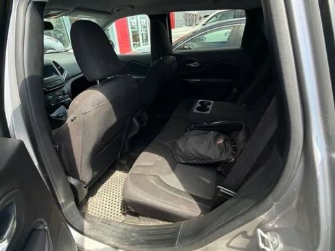 Used 2020 Jeep Cherokee Latitude w/ Cold Weather Group AWD/4WD image 13