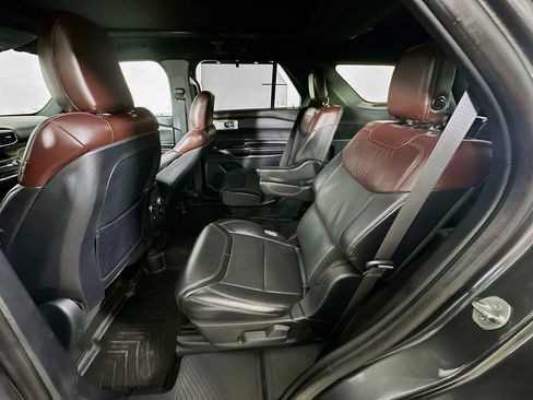 Used 2020 Ford Explorer Platinum w/ Premium Technology Package image 25