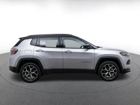 Used 2025 Jeep Compass Limited AWD/4WD image 10