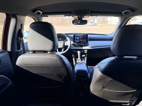 Used 2025 Jeep Compass Limited image 21