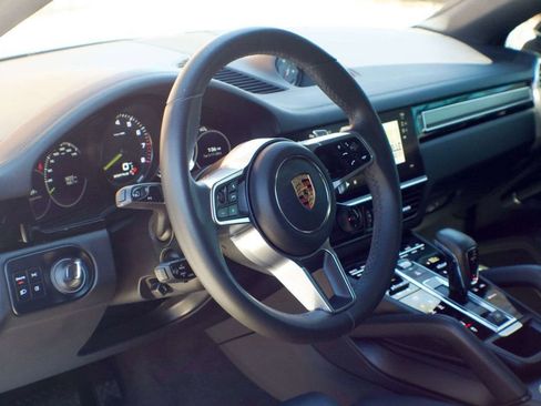 Used 2023 Porsche Cayenne Platinum Edition image 21