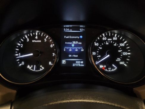 Used 2017 Nissan Rogue SV FWD image 23