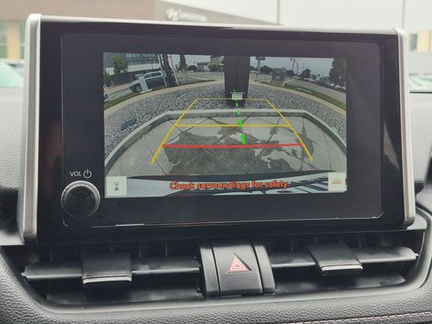 Used 2025 Toyota RAV4 XLE AWD/4WD image 25