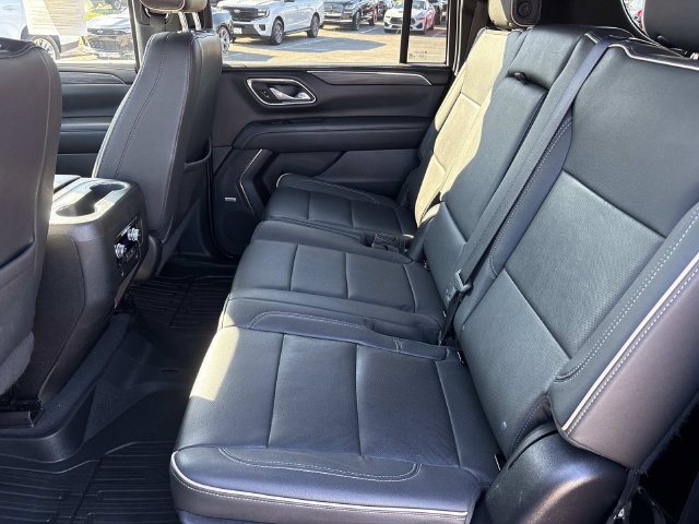 Used 2023 GMC Yukon XL SLT w/ SLT Luxury Package RWD image 18