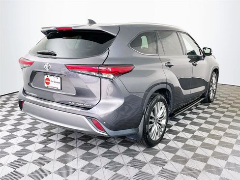 Used 2022 Toyota Highlander Platinum image 9