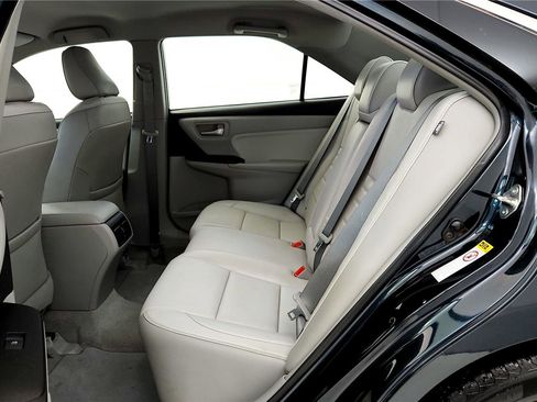 Used 2016 Toyota Camry XLE image 21