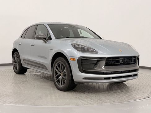 Used 2025 Porsche Macan image 7