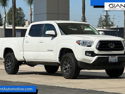 Used 2022 Toyota Tacoma SR5 AWD/4WD image 1