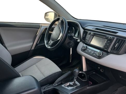Used 2016 Toyota RAV4 XLE AWD/4WD image 16