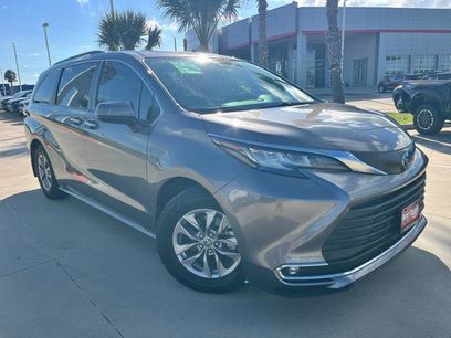 Certified 2022 Toyota Sienna XLE