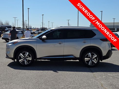 Used 2023 Nissan Rogue SL w/ SL Premium Package image 3