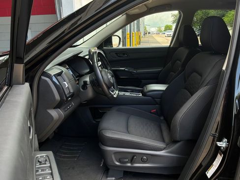 Used 2025 Nissan Pathfinder SV FWD image 10