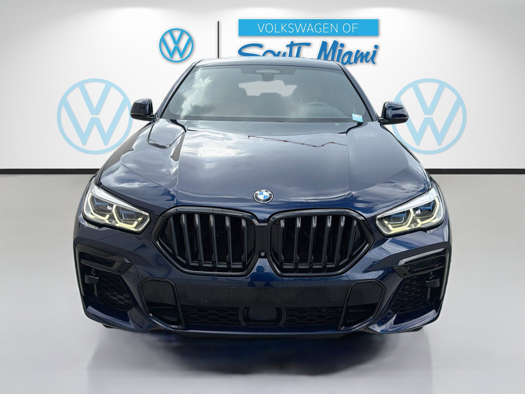 Used 2022 BMW X6 M50i w/ Executive Package AWD/4WD image 2
