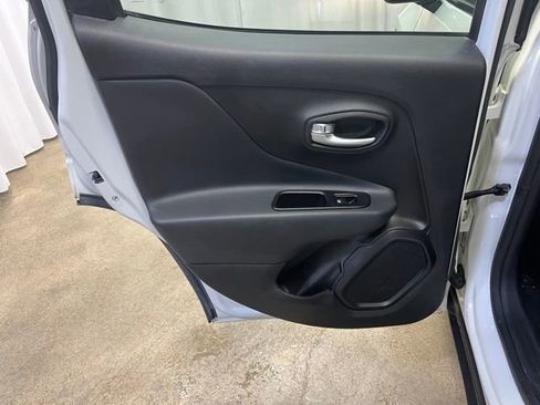 Used 2022 Jeep Renegade Trailhawk image 25