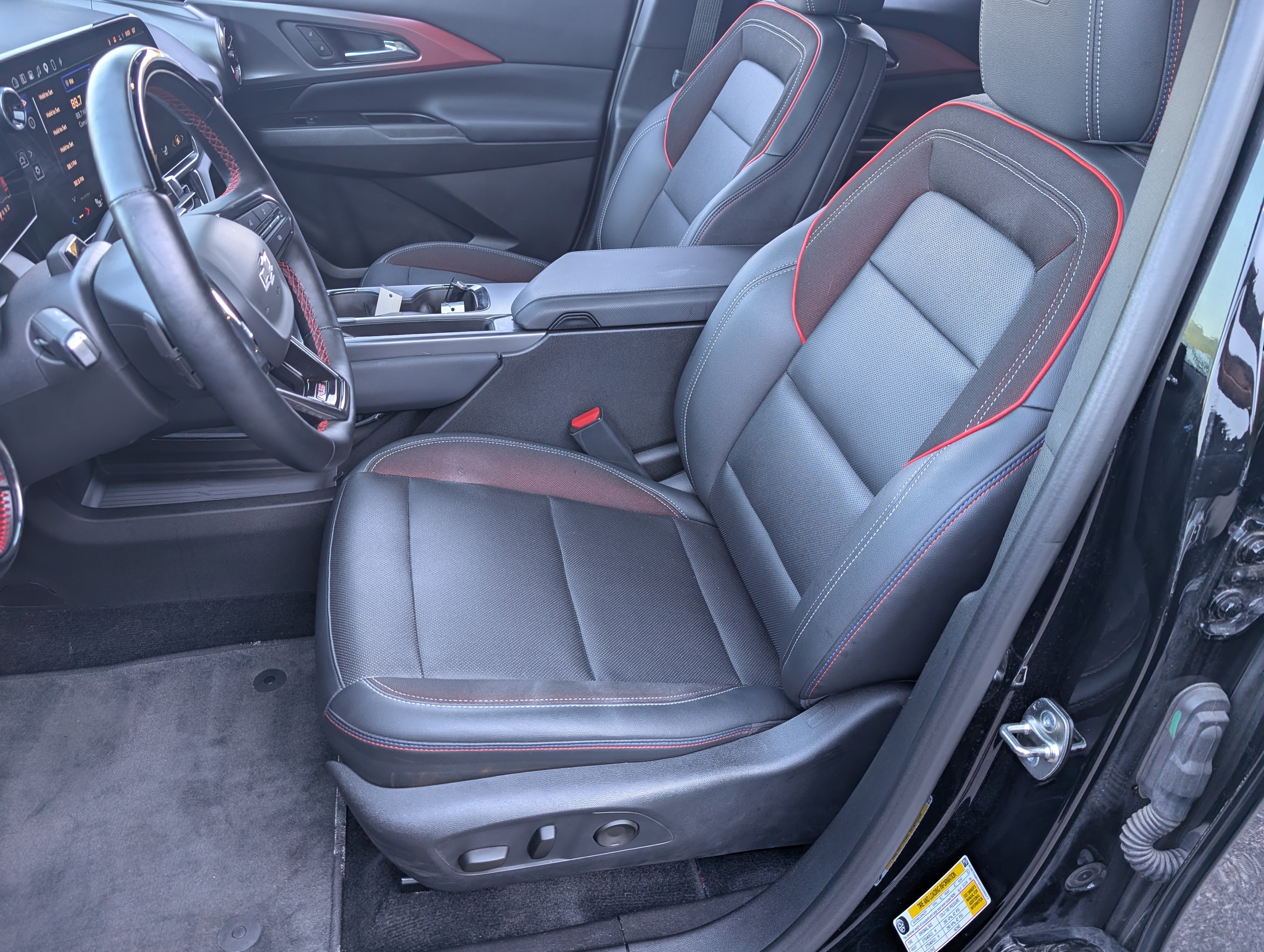 Used 2024 Chevrolet Equinox EV RS FWD image 16
