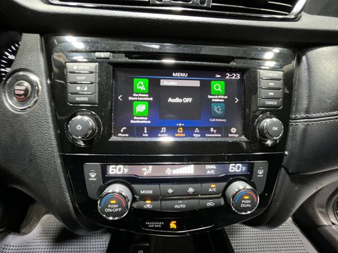 Used 2018 Nissan Rogue SL w/ Premium Package image 28